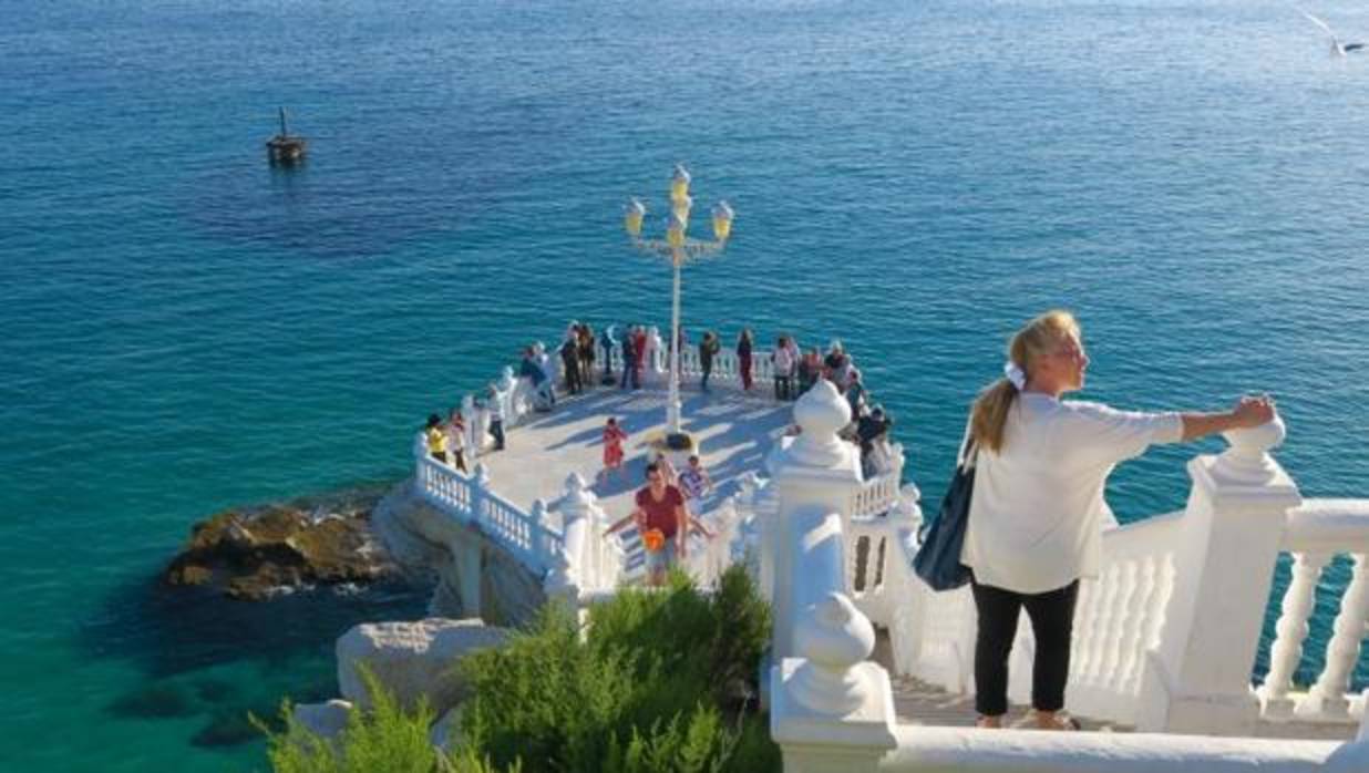 Turistas en el mirador de Benidorm