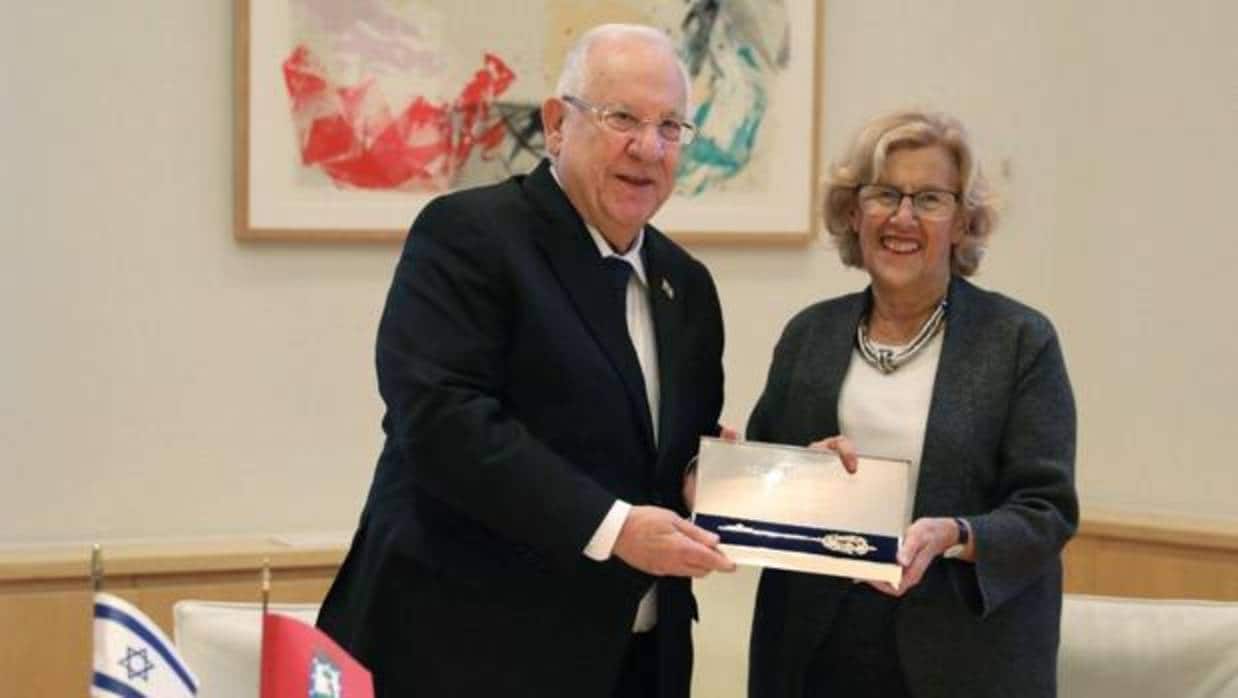 Manuela Carmena, junto al presidente del Estado de Israel, Reuven Rivlin
