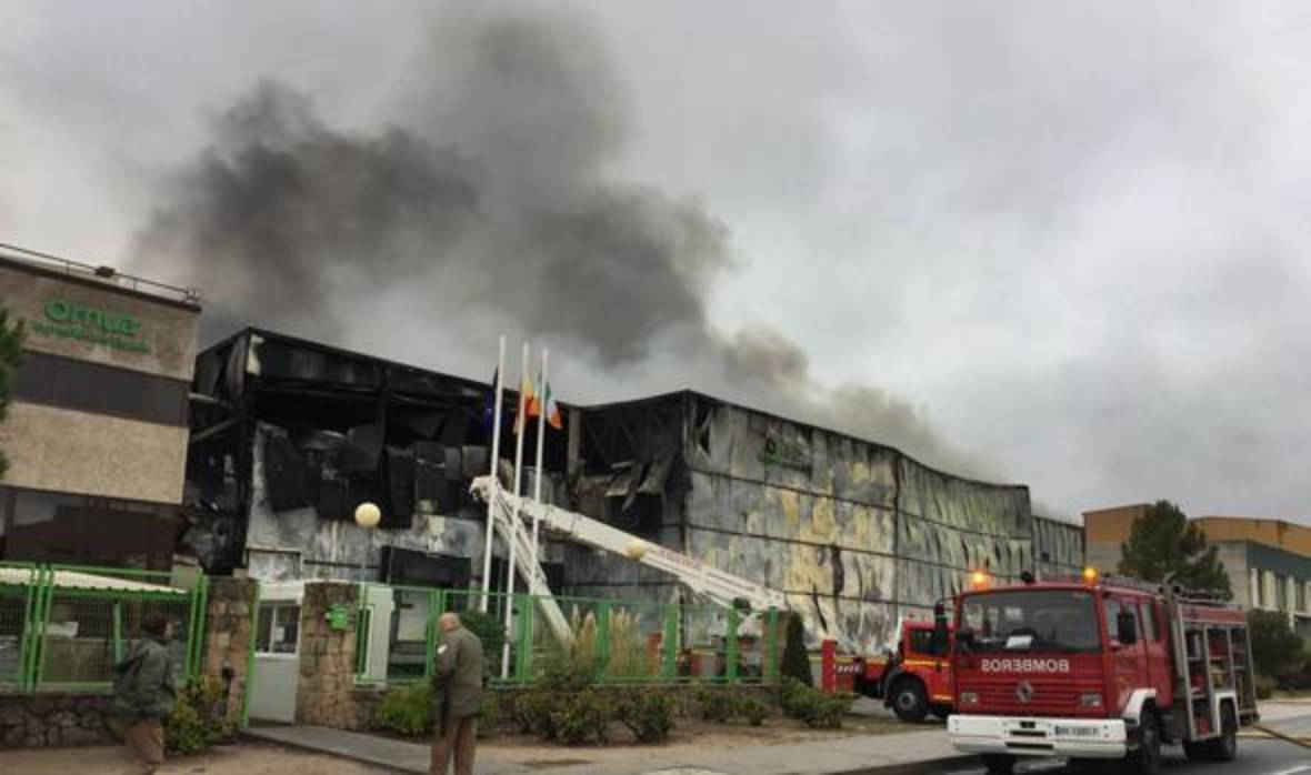 Una incendio calcinó en la madrugada del domingo la planta de la láctea Ornua en Ávila