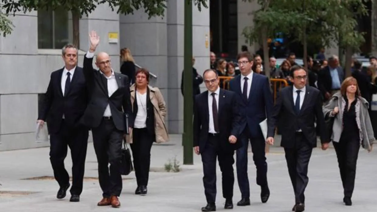 Los exconsejeros del PDeCAT encarcelados dejan al abogado de Puigdemont