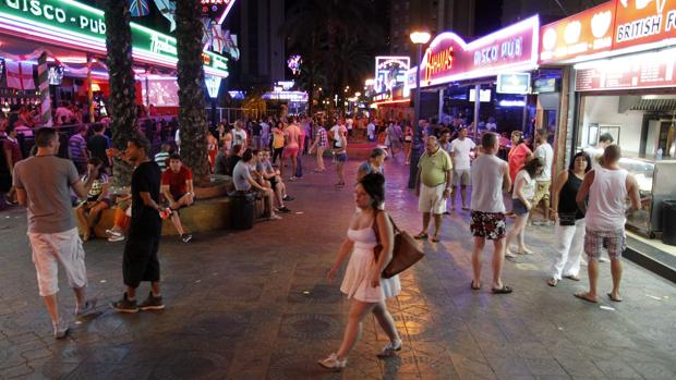 Detenido un hombre por prostituir a una menor de 17 años en una habitación alquilada en Benidorm