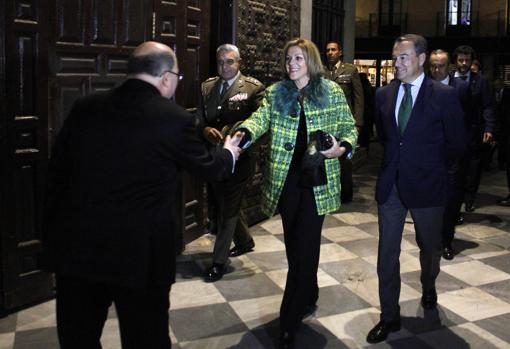 Cospedal, con Agustín Conde, a su llegada a la catedral