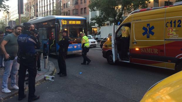 Una mujer, grave tras ser atropellada por un autobús de la EMT en Goya