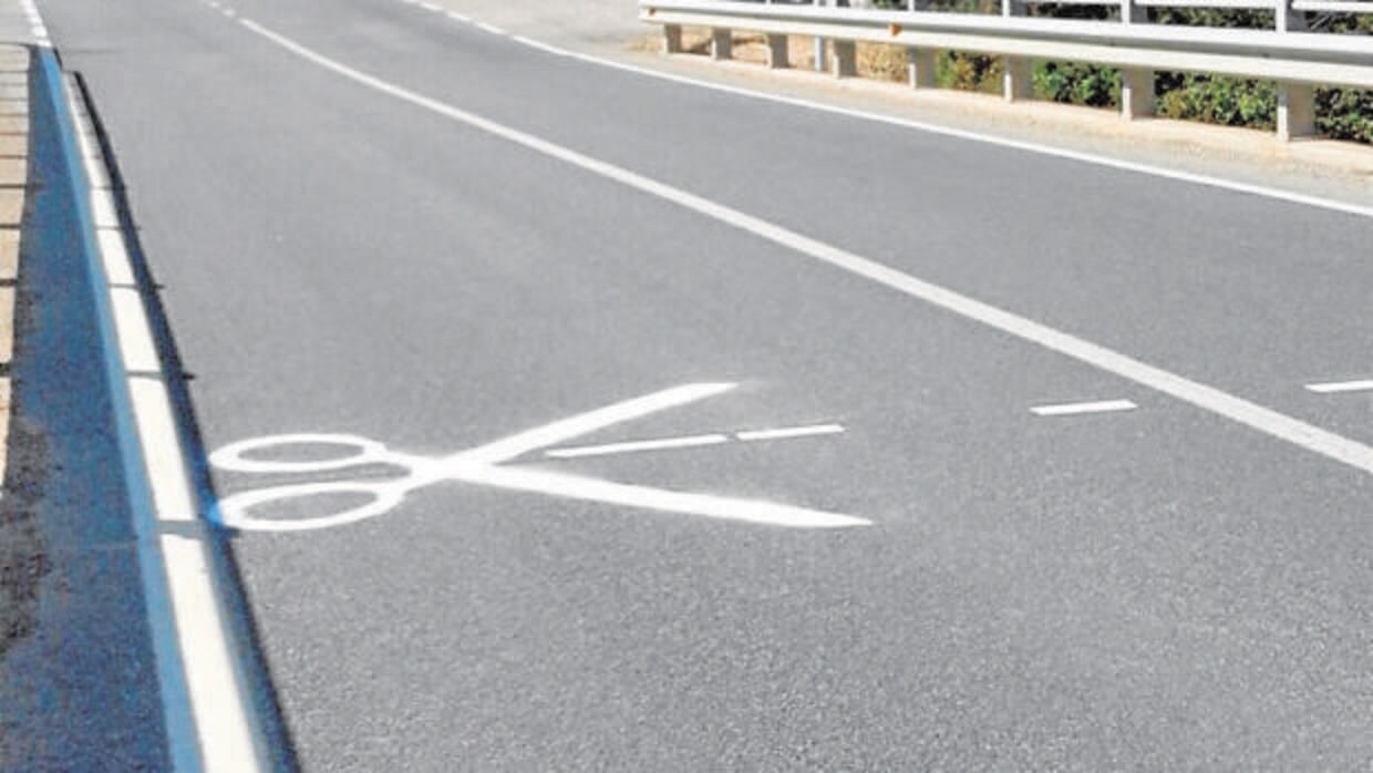 Pintada en la carretera que une los municipios de Valderrobres (Teruel) y Arnes (Tarragona)