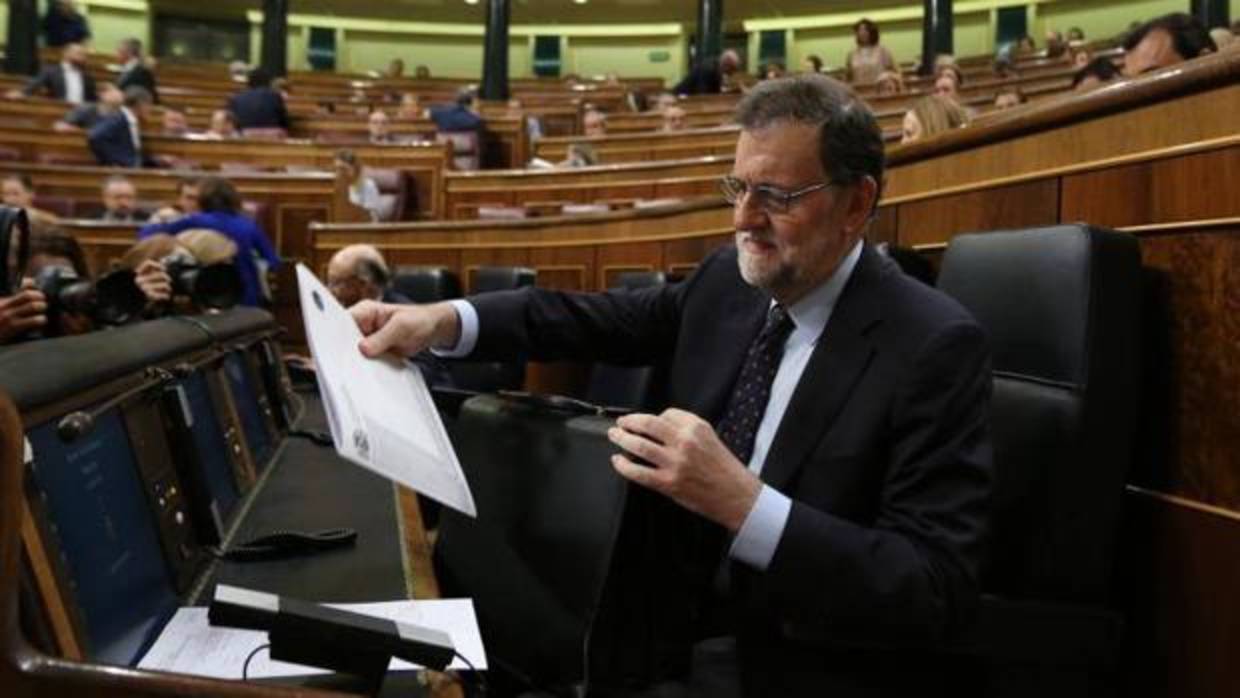 El presidente del Gobierno, Mariano Rajoy, en una sesión de control en el Congreso