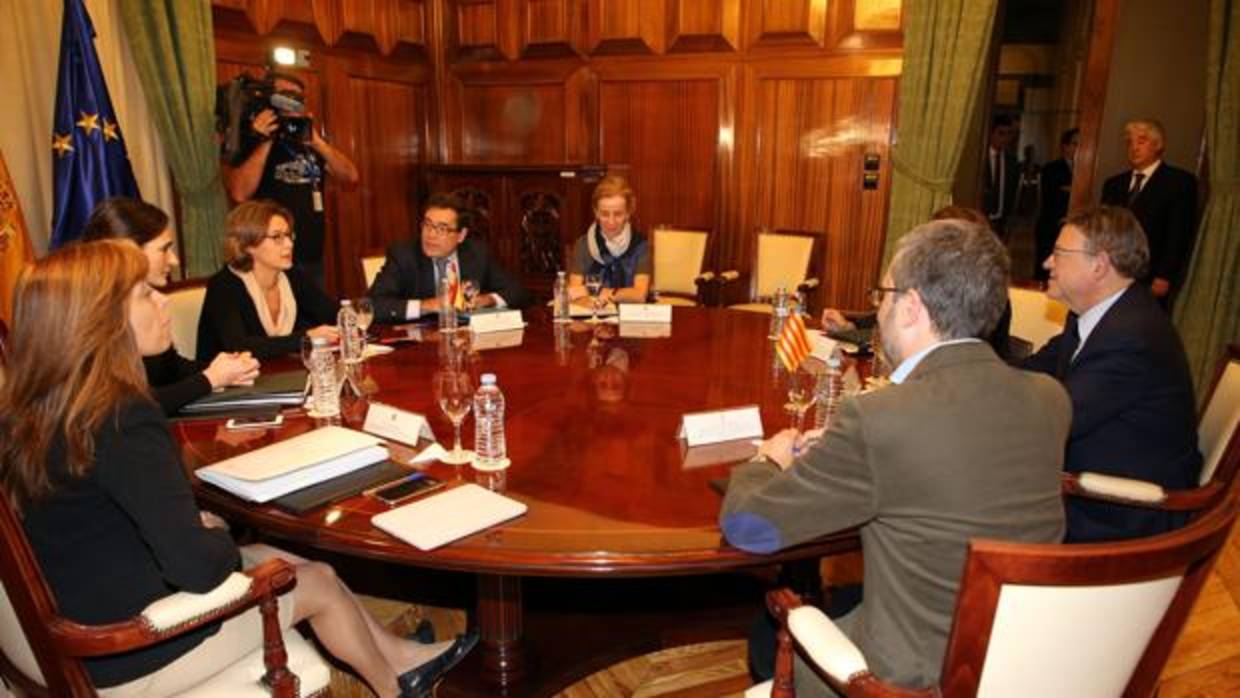 Ximo Puig y la ministra Isabel García-Tejerina, durante la reunión mantenida en Madrid este martes