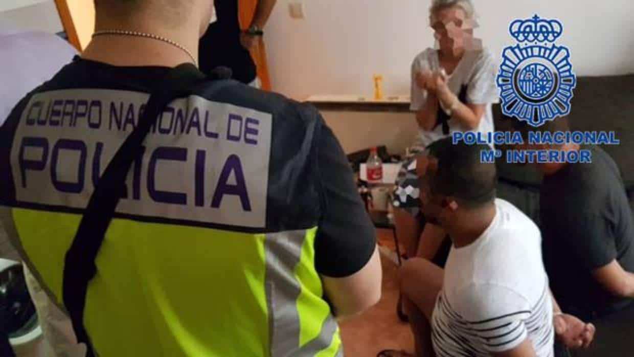 Los detenidos son dos hombres y una mujer de origen rumano