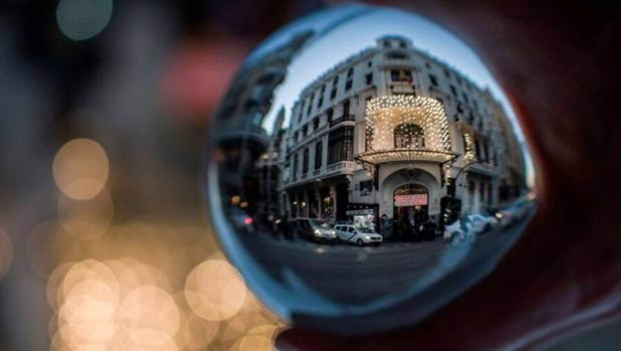 El «Mercadillo del Gato» adelanta las compras de Navidad de Bilbao