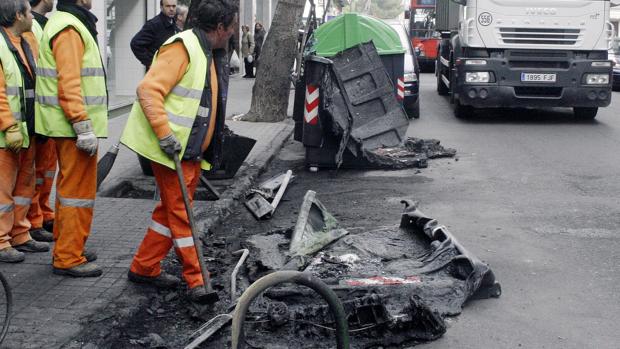 Pena de cárcel para dos jóvenes por incendios vandálicos en calles de Huesca