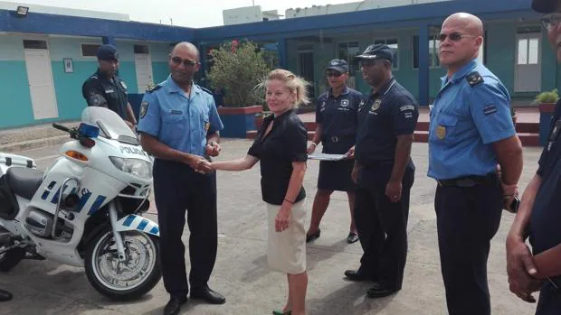 Las motos de la Guardia Civil ya circulan en Cabo Verde