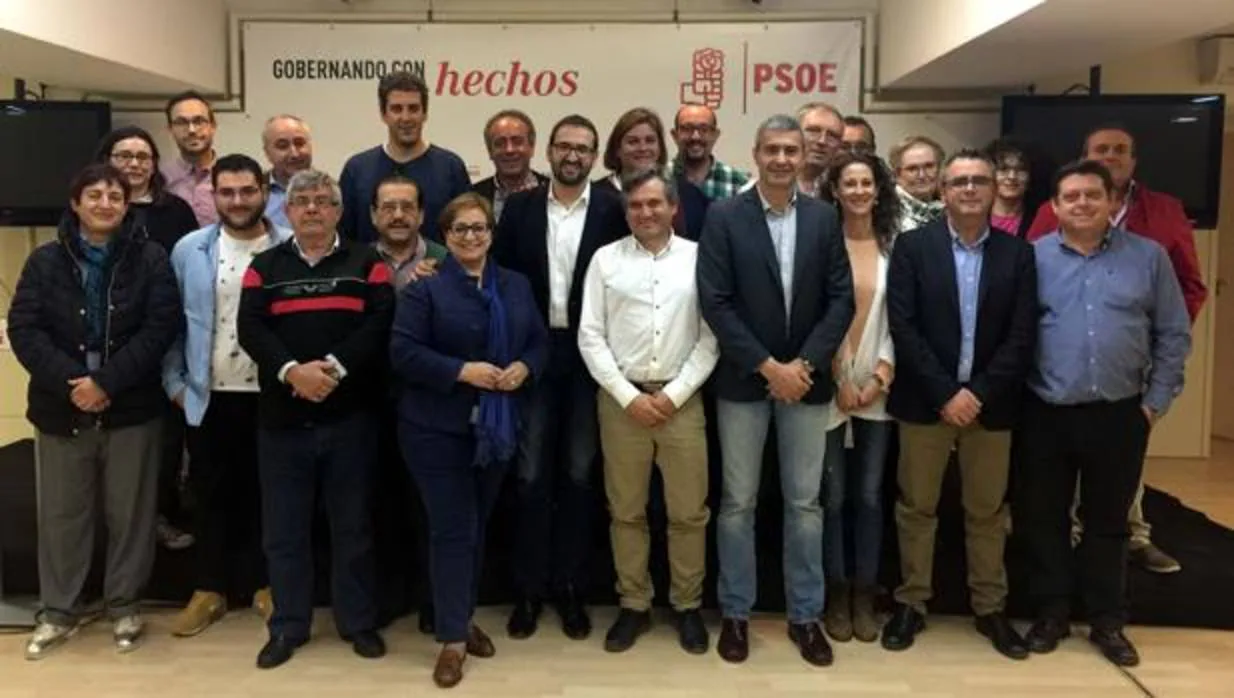 Alcaldes y concejales socialistas de los Montes de Toledo, junto al secretario provincial