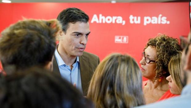 Sánchez recupera el tono duro contra Rajoy pero se aferra a su palabra sobre la reforma constitucional