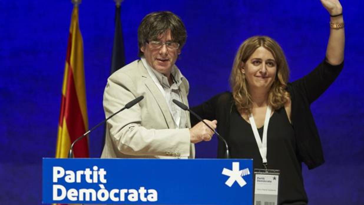 Carles Puigdemont junto a Marta Pascal durante un acto el pasado mes de julio