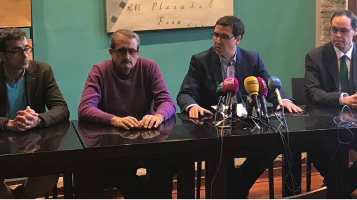 El presidente Fernando Collado y los directivos Sánchez Butragueño, Martín Molina y José Ramón Izquierdo