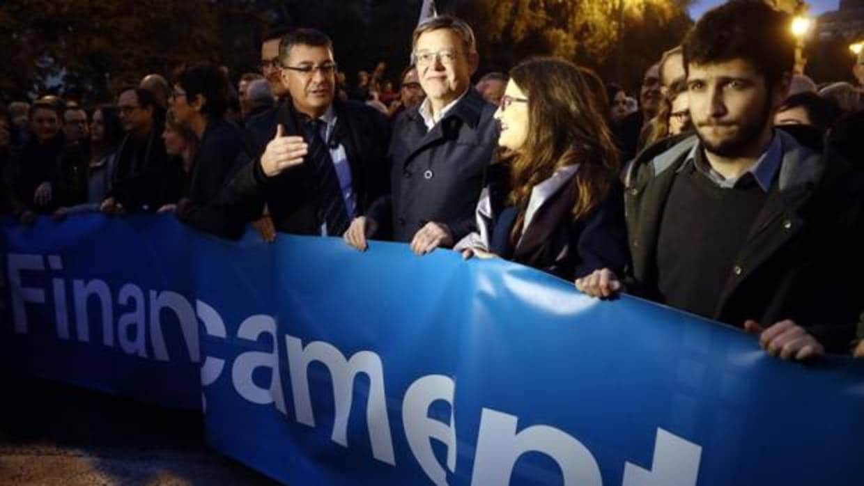 Puig y Olra en la manifestación por la financiación autonómica en Valencia