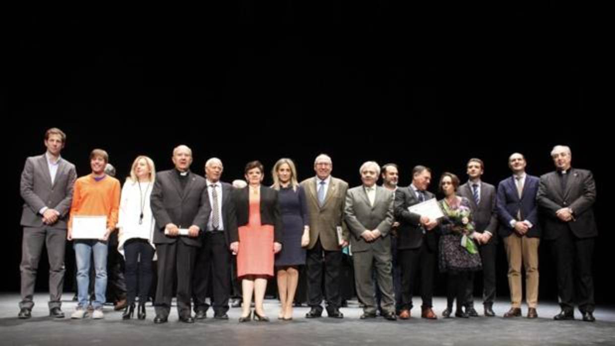 Foto de familia de los premiados