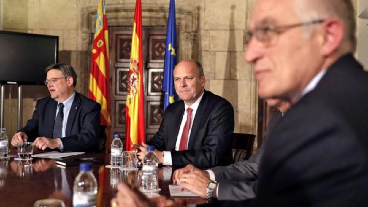 Imagen del presidente de la Generalitat con los directivos de Ford tomada el pasado día 16