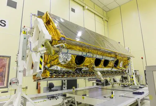 El satélite PAZ, ayer en la «sala limpia» de Airbus en Madrid