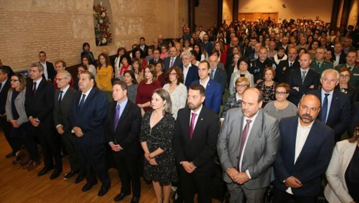 Al acto en Torrijos acudieron el presidente de Castilla-La Mancha y varios miembros de su Gobierno, además de los Cuerpos y Fuerzas de Seguridad del Estado