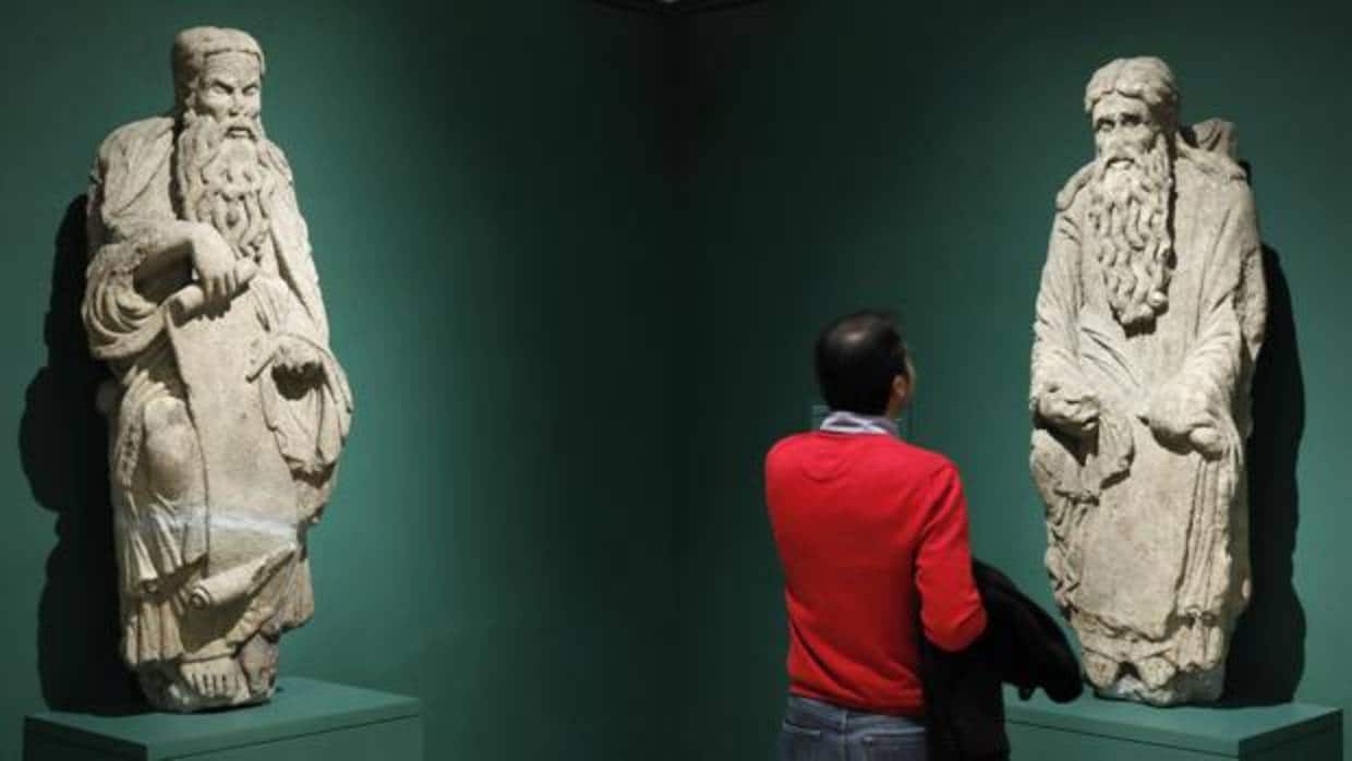 Tallas del Pórttico de la Gloria en una exposición en el Museo del Prado