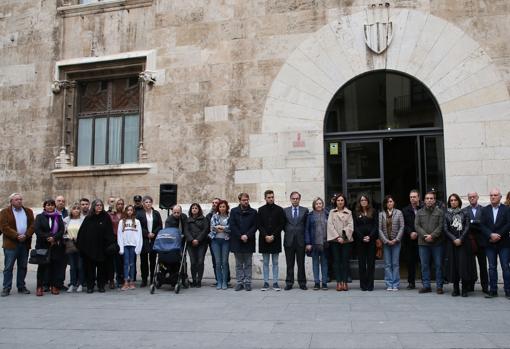 Concentración frente a las puertas del Palau de la Generalitat