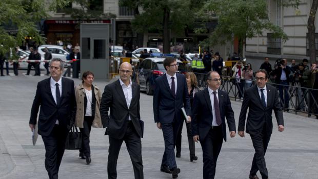 Los exconsejeros catalanes y los «Jordis» pedirán mañana la libertad sin acatar expresamente el 155