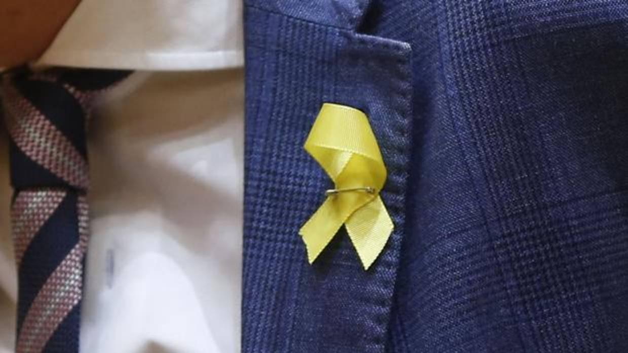 La Junta Electoral prohíbe que los miembros de las mesas lleven lazos amarillos el 21-D