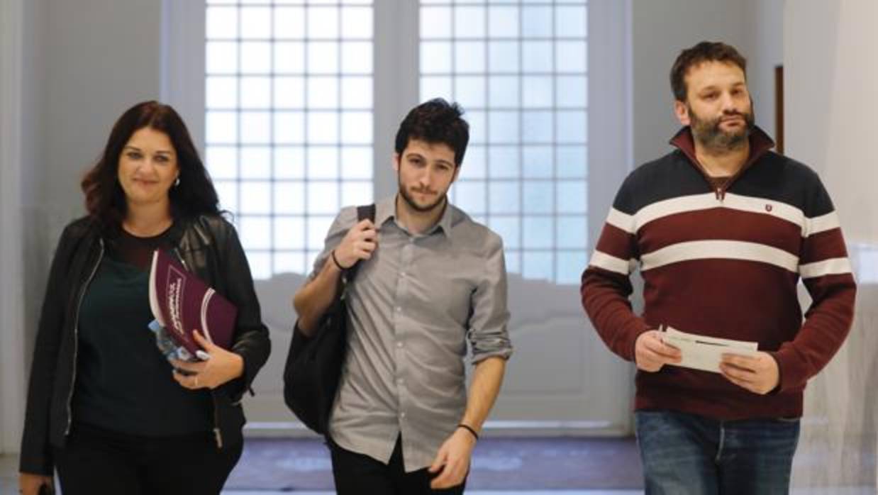 Fabiola Meco, Antonio Estañ y César Jiménez, este lunes durante la presentación de las enmiendas a los Presupuestos