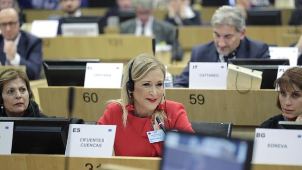 Cifuentes desembarca en Bruselas para vender la región como destino post-Brexit