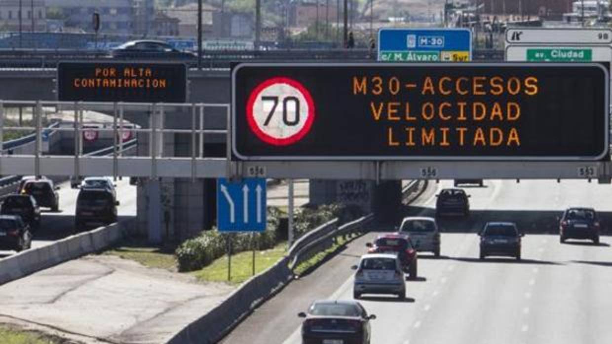Velocidad limitada a 70 kilómetros por hora en la M-30 por alta contaminación