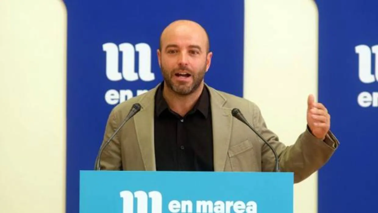 El portavoz de En Marea, Luís Villares, durante una rueda de prensa