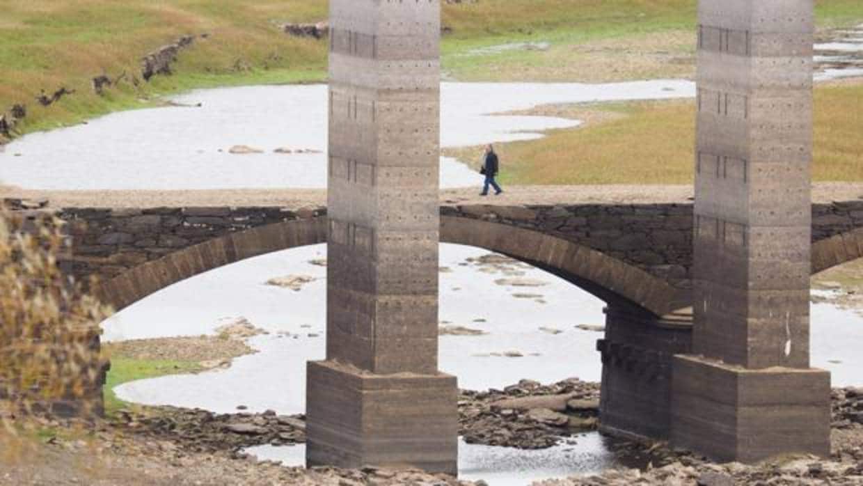 Imagen de los efectos de la sequía en el embalse de Beletar (Lugo)