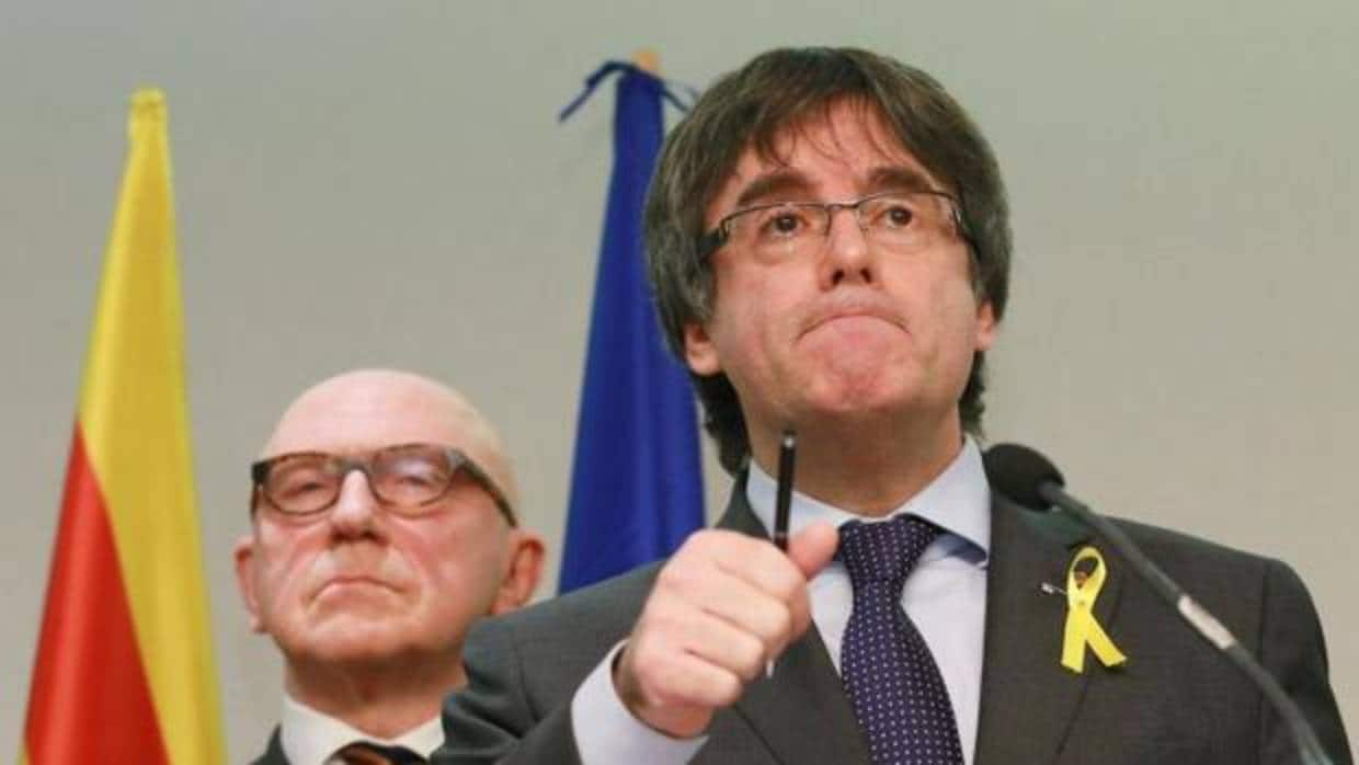 El expresidente de la Generalitat Carles OPuigdemont este miércoles en una rueda de prensa en Bruselas