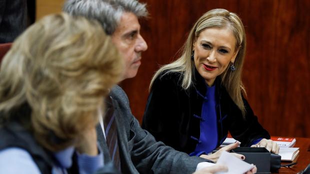 La Asamblea aprieta a Cifuentes para que se querelle contra los crímenes franquistas en Madrid