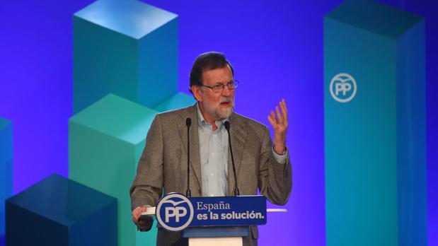 Rajoy pide el «voto útil»: «Nosotros frenamos el delirio de la independencia»