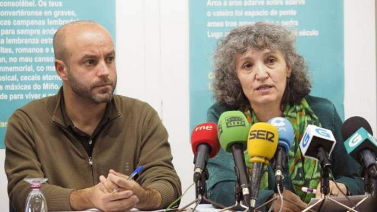La eurodiputada Lídia Senra junto con el líder de En Marea, Luís Villares