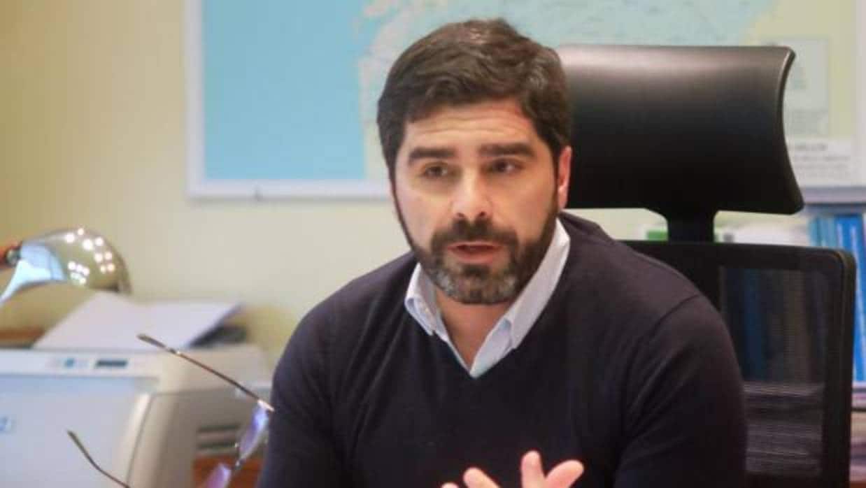 El director de Augas de Galicia, Roberto Rodríguez, en su despacho