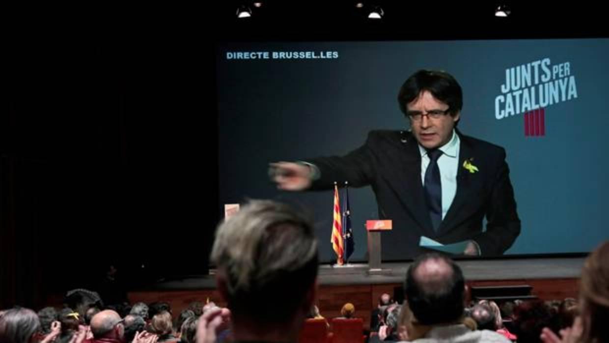 Puigdemont, durante una de sus intervenciones en un mitin de Junts Per Catalunya
