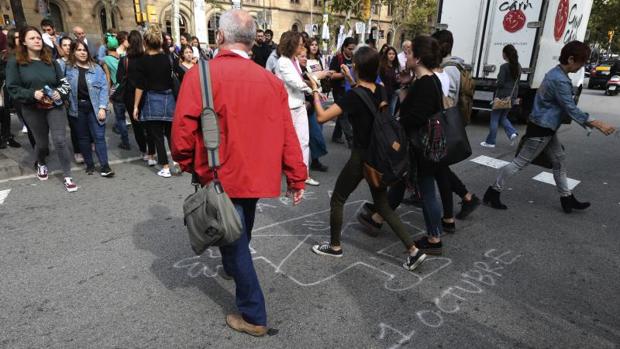 Sociedad Civil Catalana apela a los jóvenes de cara al 21-D: «El futuro pende de un hilo»