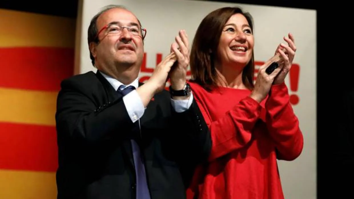 El candidato del PSC a la presidencia de la Generalitat, Miquel Iceta, acompañado por la presidenta balear, Francina Armengol