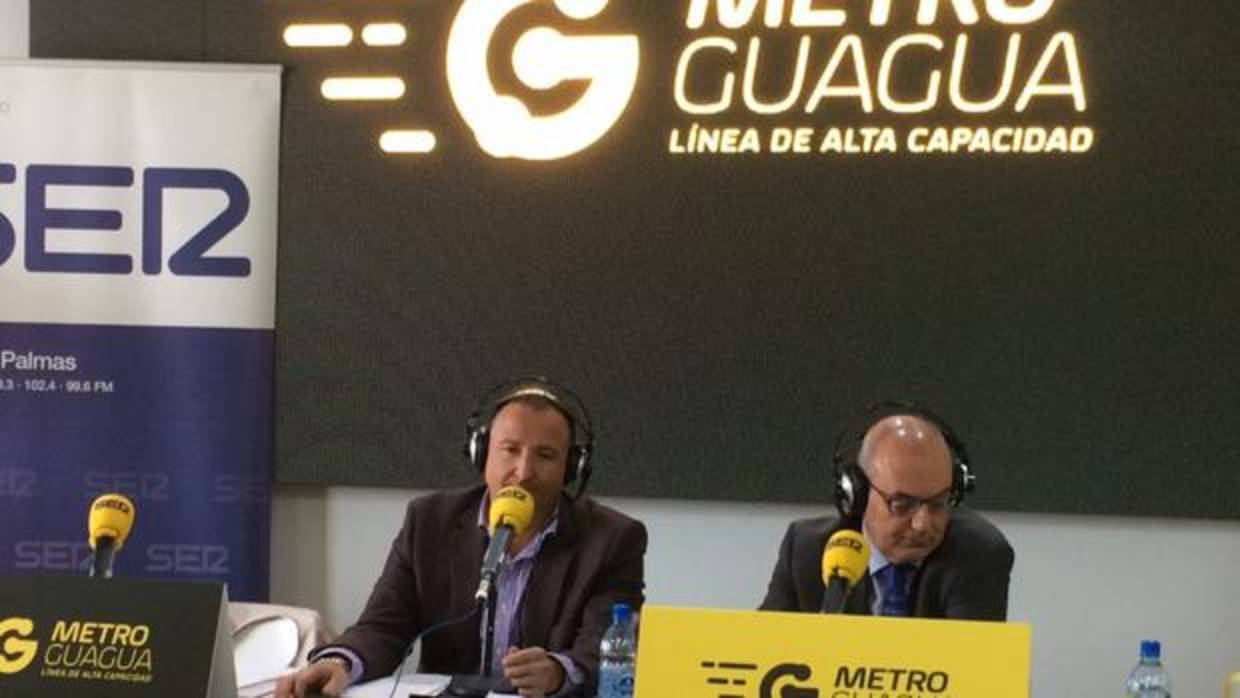 El director general de Guaguas Municipales, a la derecha, en un acto de diplomacia pública