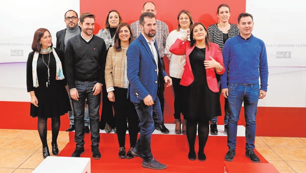 Luis Tudanca junto a Ana Sánchez y secretarios y representantes de las organizaciones provinciales del PSOE en Castilla y León