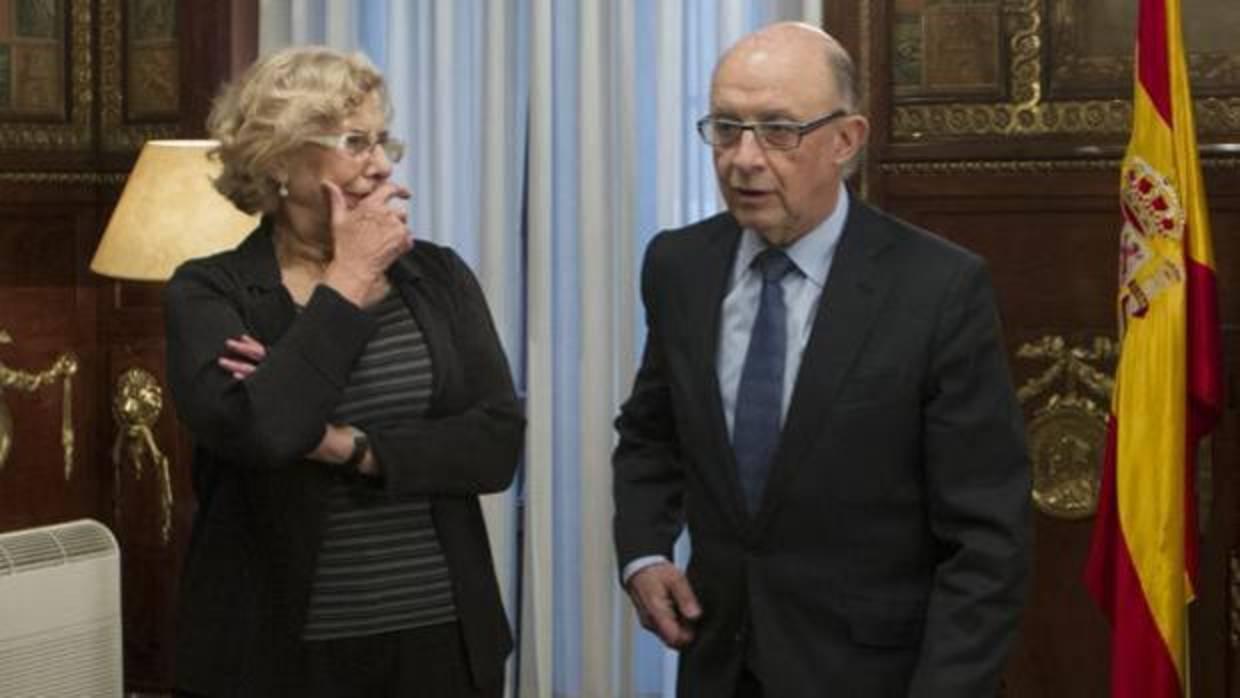 Montoro levanta la tutela y las medidas cautelares sobre las cuentas de Madrid