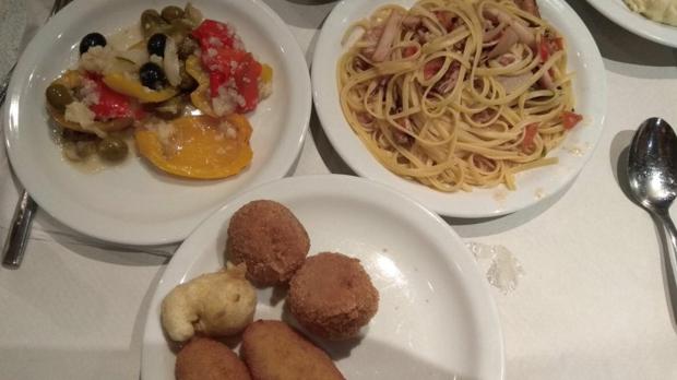 Croquetas y espaguetis para los policías desplazados a Barcelona; entrecot y profiteroles para Junqueras