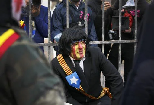 Imagen del personaje de Puigdemont encarcelado