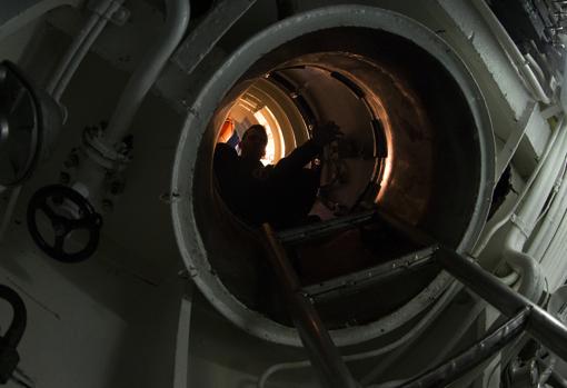 Por donde se accede al interior del submarino