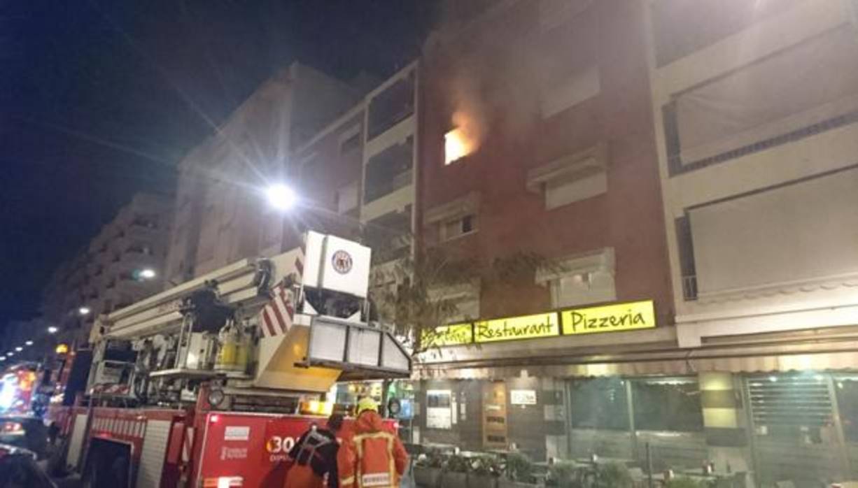 Imagen del incendio declarado la noche del lunes