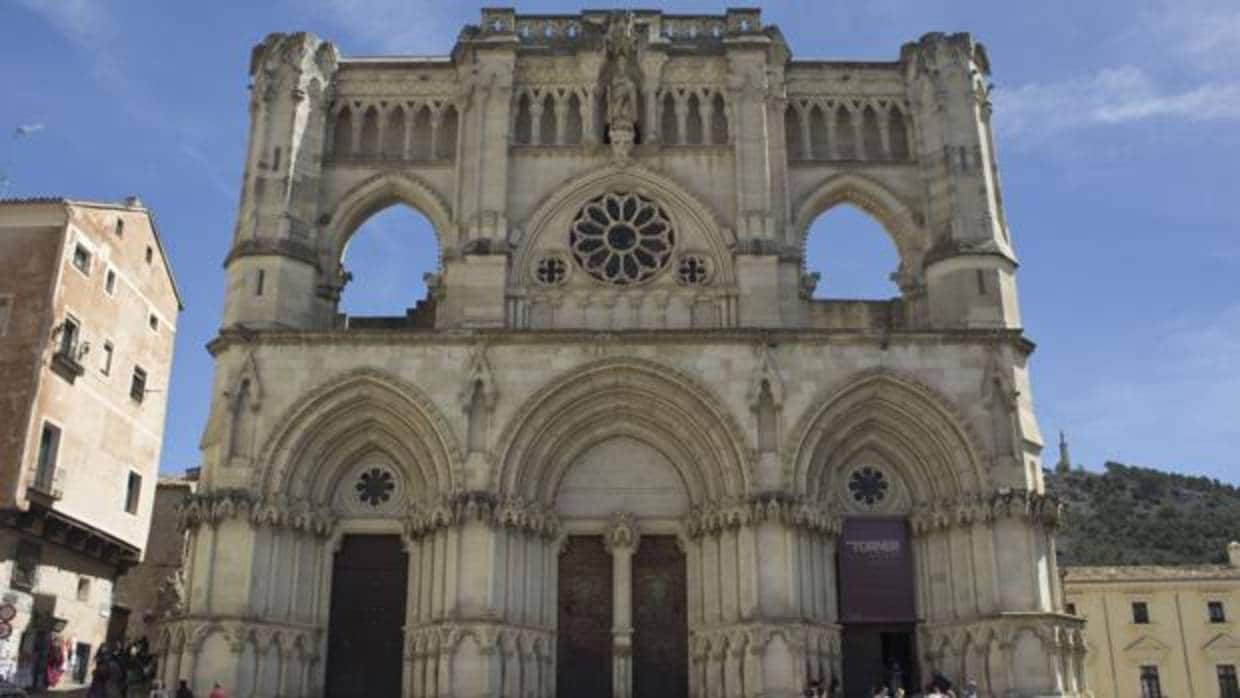 Fachada principal de la catedral de Cuenca