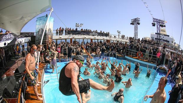 ¿Las microalgas en Canarias surgen por vertidos de comida en los cruceros?