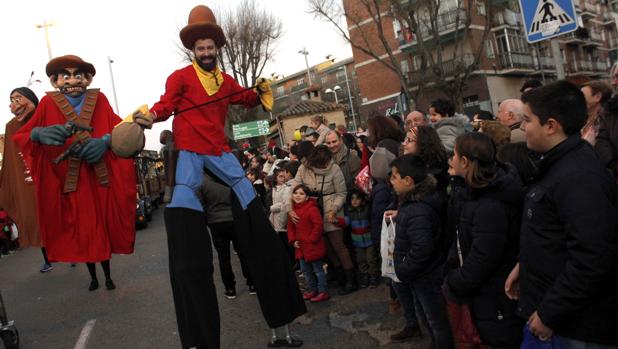 Los Reyes Magos repartirán ilusión y 6.500 kilos de caramelos desde 9 carrozas en Toledo